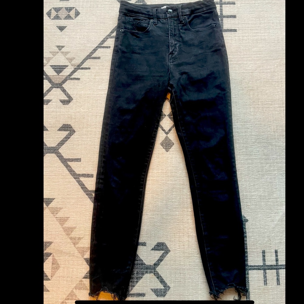 Good American Good Waist Crop, black size 2/26, destructed hem